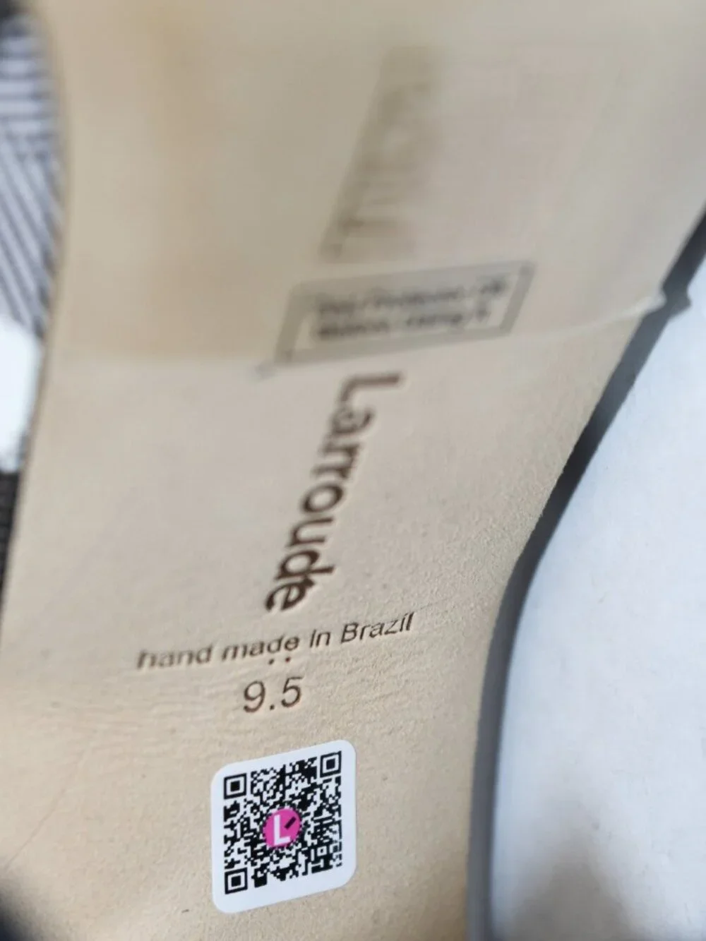 Larroude floor model